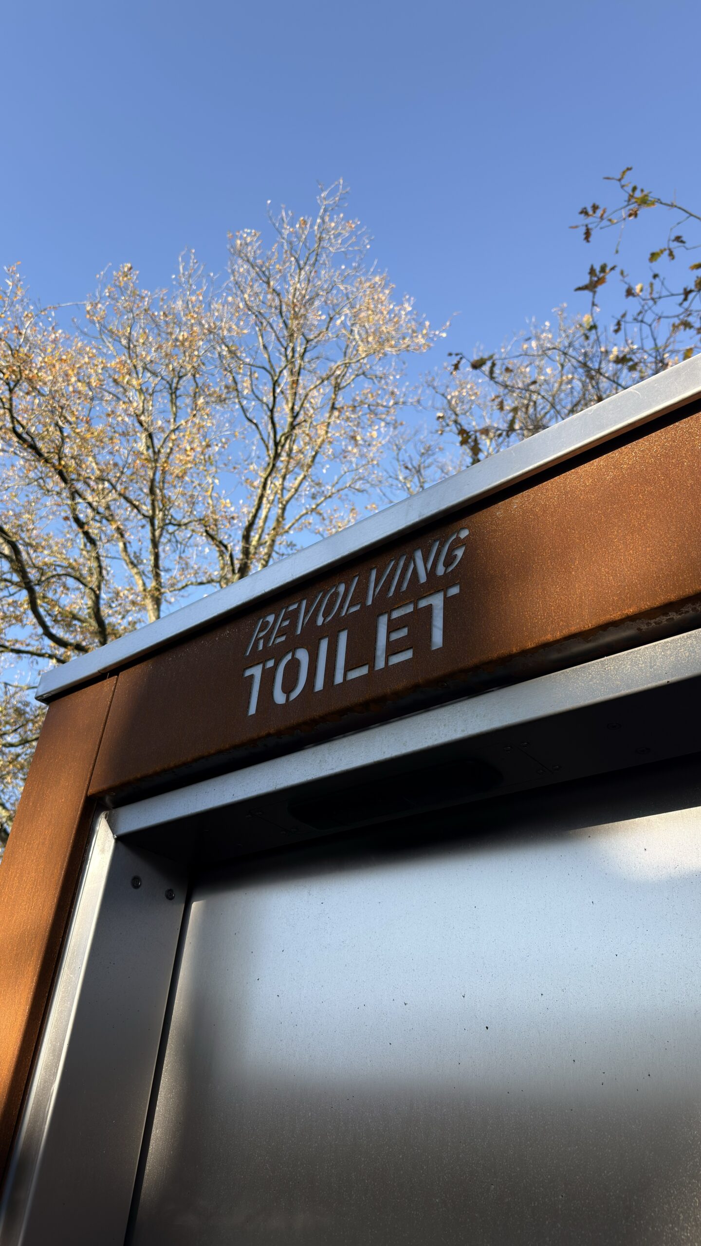 Exterior view of the public restroom at Parking Berkhei